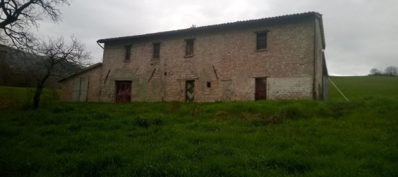 Дом с 8 комнатами в Урбино, Италия № 21565 7