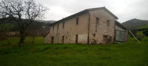 Дом с 8 комнатами в Урбино, Италия № 21565 6