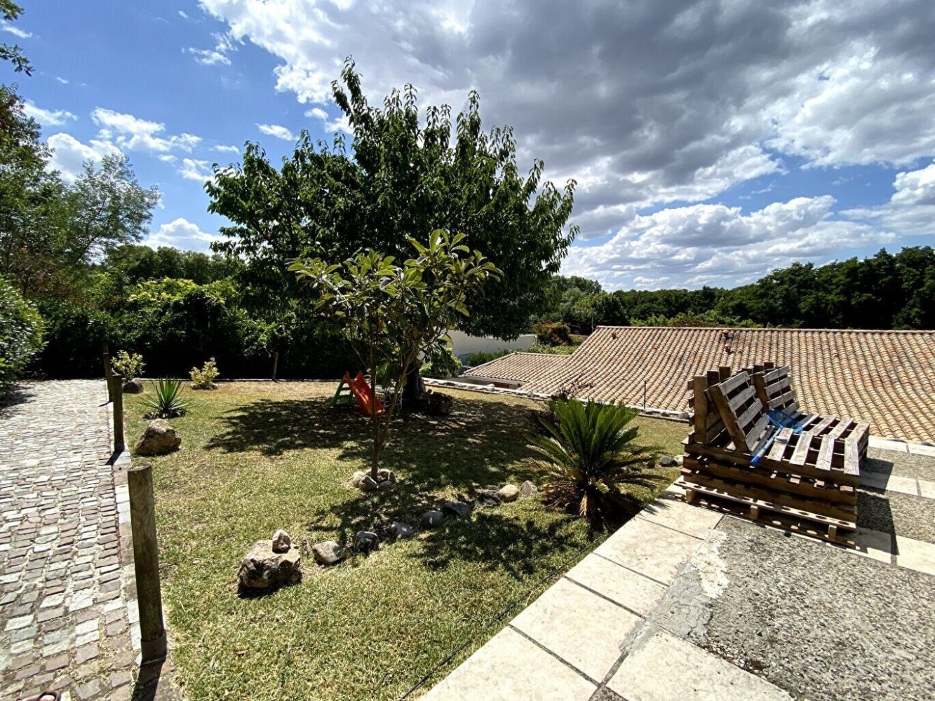 Casa de 3 dormitorios en Sainte-Eulalie, France No. 350950