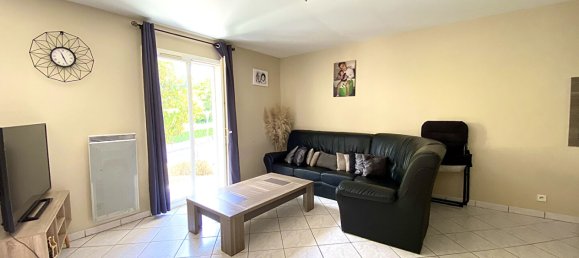 Casa de 3 dormitorios en Sainte-Eulalie, France No. 350950 2