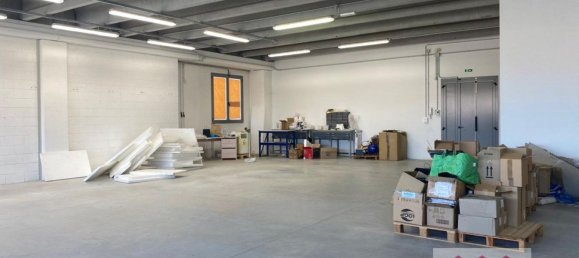 238m² Warehouse in Vicenza, Italy No. 321167 7