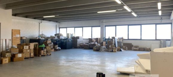 238m² Warehouse in Vicenza, Italy No. 321167 9