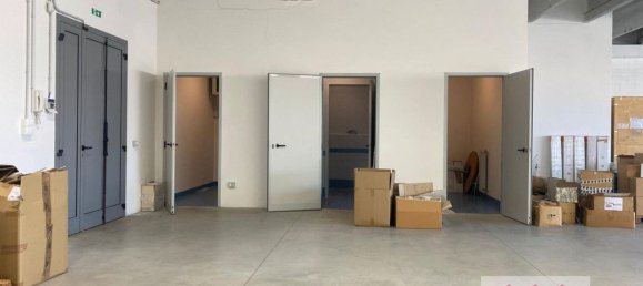 238m² Warehouse in Vicenza, Italy No. 321167 8