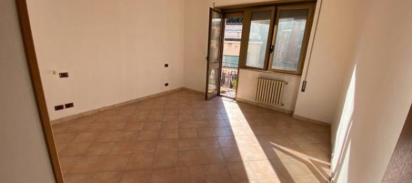 Квартира с 4 комнатами в Фрозиноне, Италия № 252083 5