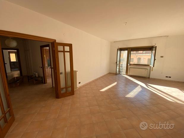 Квартира с 4 комнатами в Фрозиноне, Италия № 252083