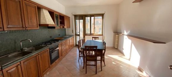 Квартира с 4 комнатами в Фрозиноне, Италия № 252083 2