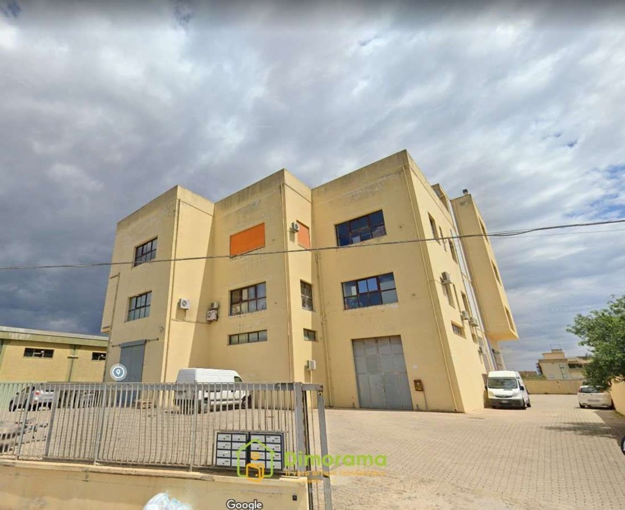 Propriété commerciale à Selargius, Italy 153m² No. 33128