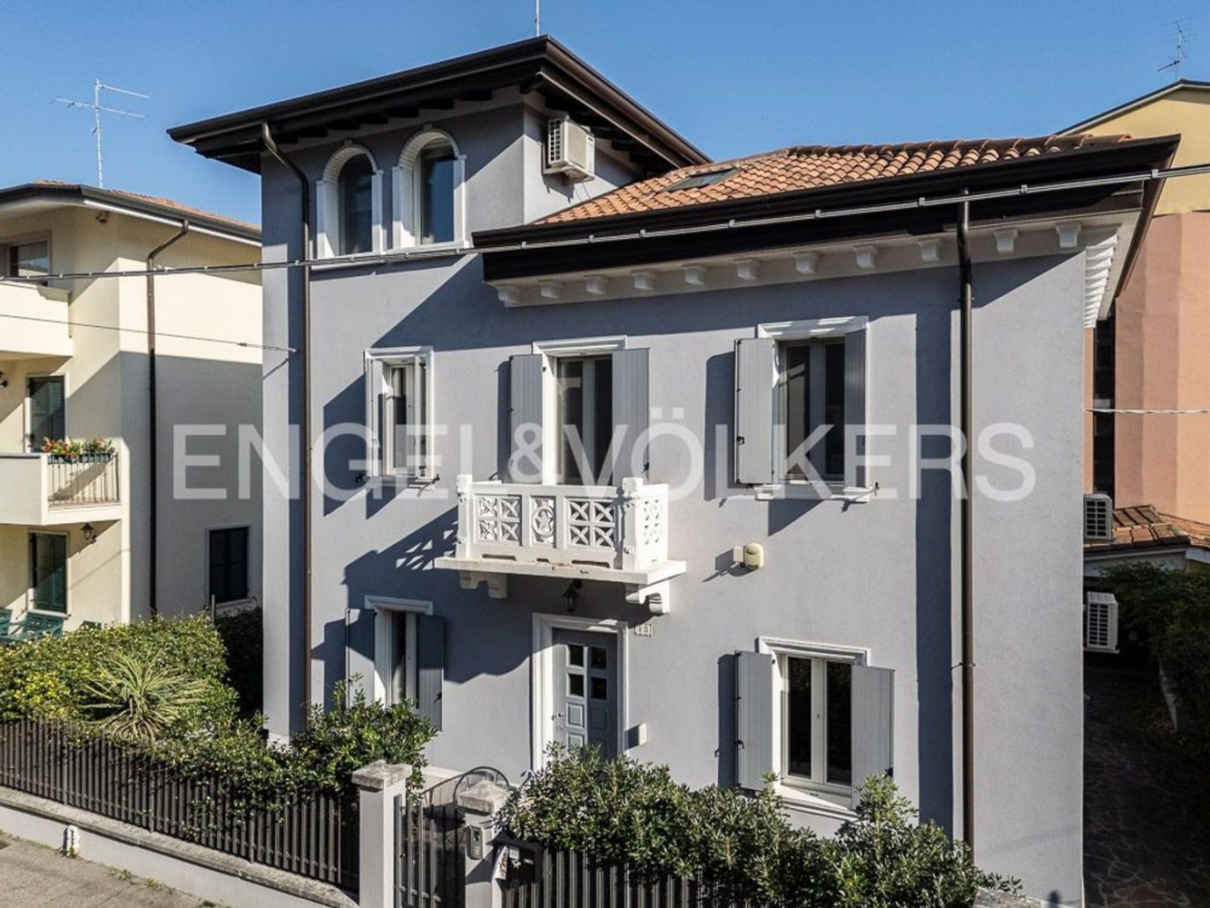 6 rooms Villa in Verona, Italy No. 102255