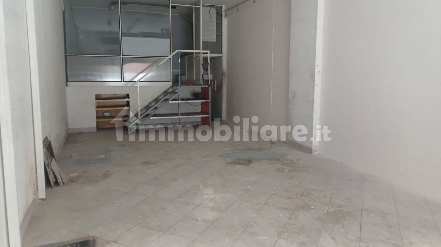 1 room Commercial property in Palermo, Italy No. 225215