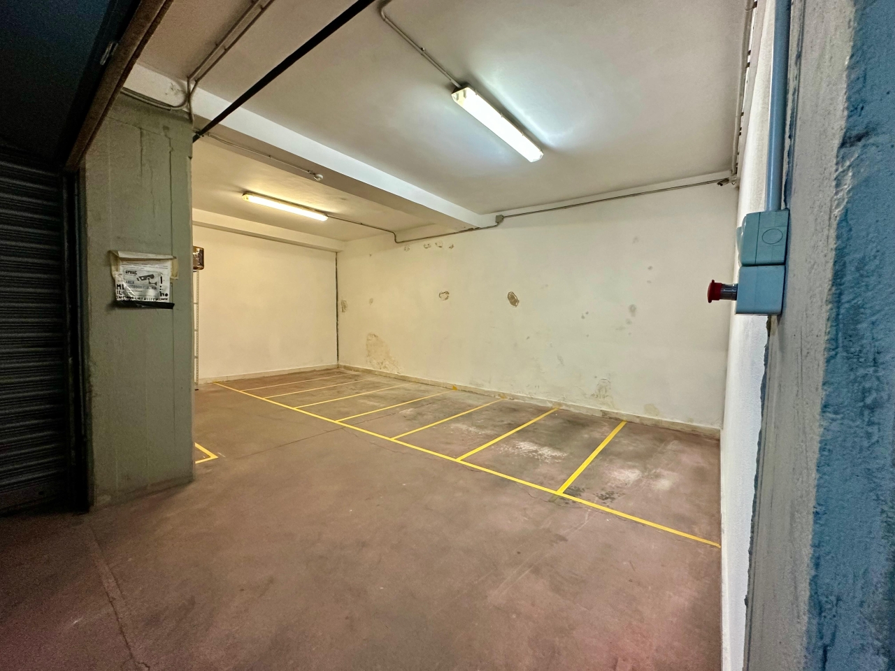 2 rooms Garage in Naples, Italy No. 14650