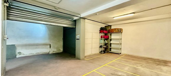 2 rooms Garage in Naples, Italy No. 14650 2
