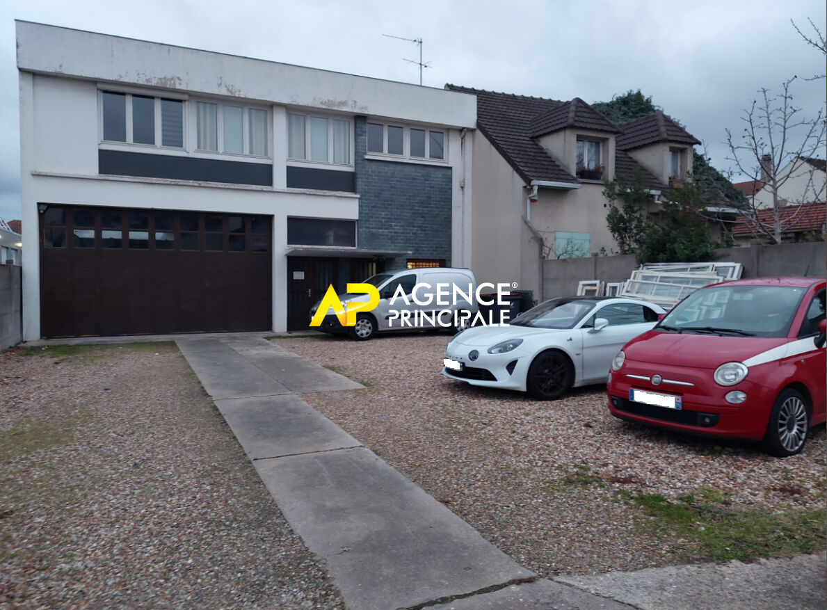 2 غرف نوم بناية في Bezons, France رقم 187623