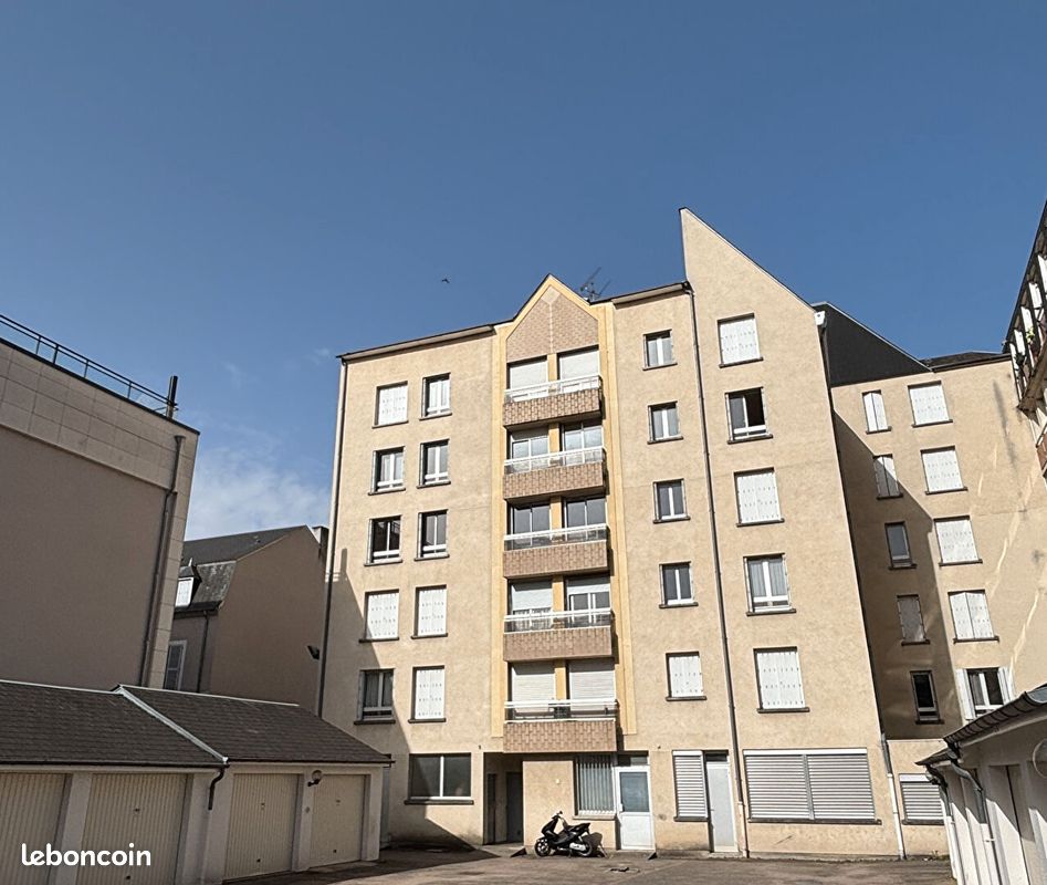 1 bedroom Apartment in Bourges, France No. 102855