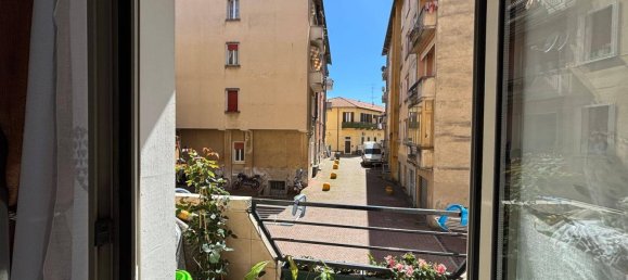 2 Schlafzimmer Wohnung in Malnate, Italy, Nr. 268550 8