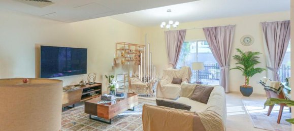 4 bedrooms Villa in Abu Dhabi, UAE No. 22683 8