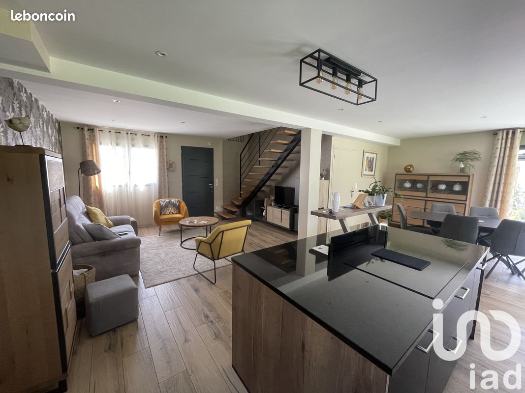 Casa de 3 dormitorios en Ille-et-Vilaine, France No. 286429