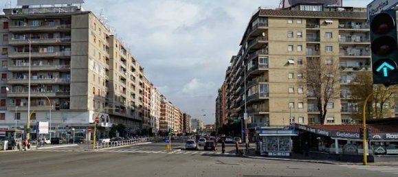 4 rooms Commercial property in Rome, Italy No. 65311 2