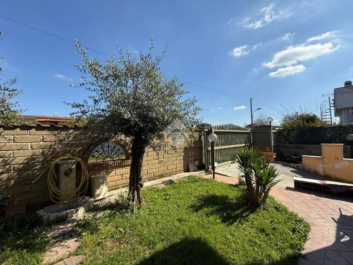 4 bedrooms Villa in Nettuno, Italy No. 193461