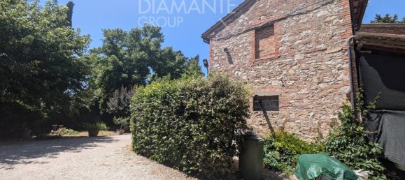 2 bedrooms House in Castiglione del Lago, Italy No. 159970 5