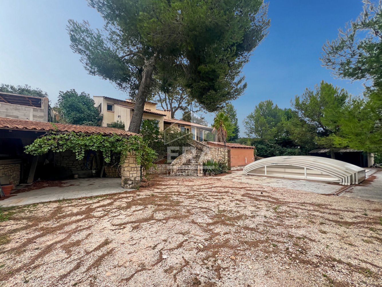 Casa de 5 divisões em Rognac, France N.º 328524