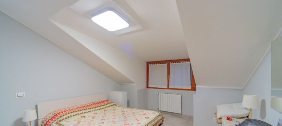 2-salle Appartement à Caraglio, Italy No. 24848 28