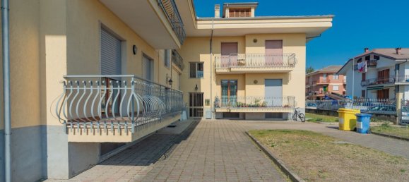 2-salle Appartement à Caraglio, Italy No. 24848 19