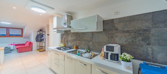 2-salle Appartement à Caraglio, Italy No. 24848 26