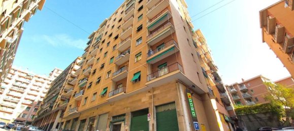 Apartamento de 3 habitaciónes en Genoa, Italy No. 174414 3