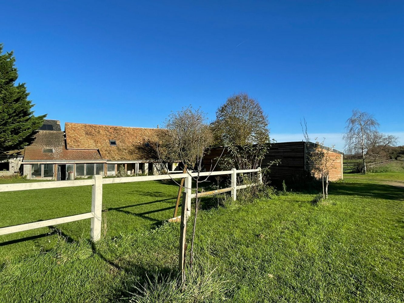 Casa de 3 dormitorios en Anche, France No. 46913