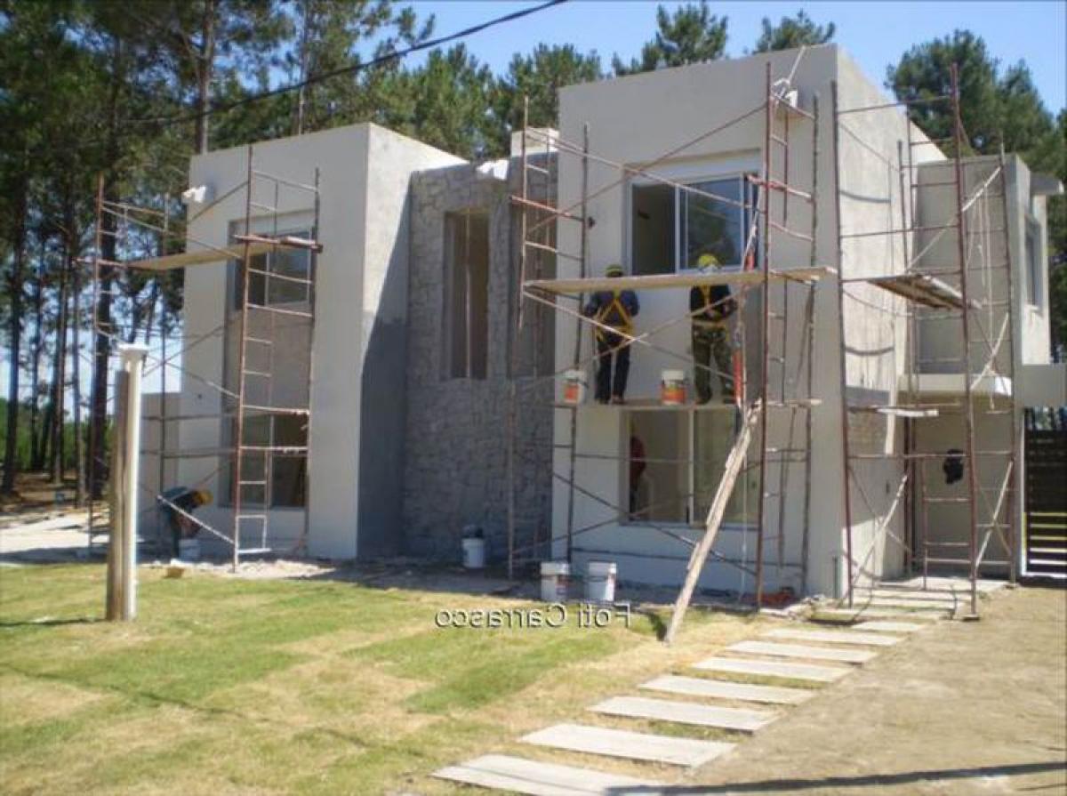 Casa de 3 dormitorios en Canelones, Uruguay No. 9286