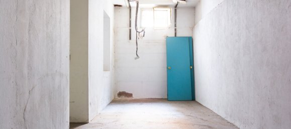 309m² Commercial property in Zaragoza, Spain No. 67699 25