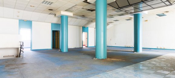 309m² Commercial property in Zaragoza, Spain No. 67699 48