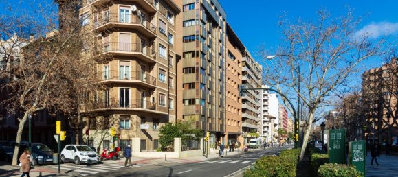 309m² Commercial property in Zaragoza, Spain No. 67699 37