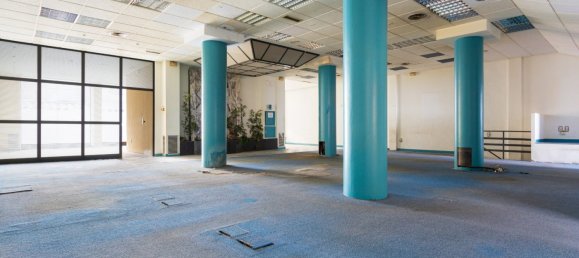 309m² Commercial property in Zaragoza, Spain No. 67699 45