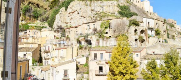 3 Schlafzimmer Haus in Ragusa, Italy, Nr. 220560 10