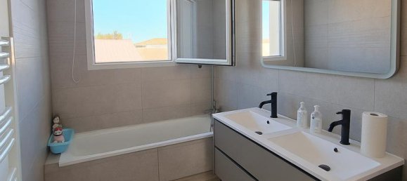 Villa de 4 dormitorios en Montelimar, France No. 323988 8