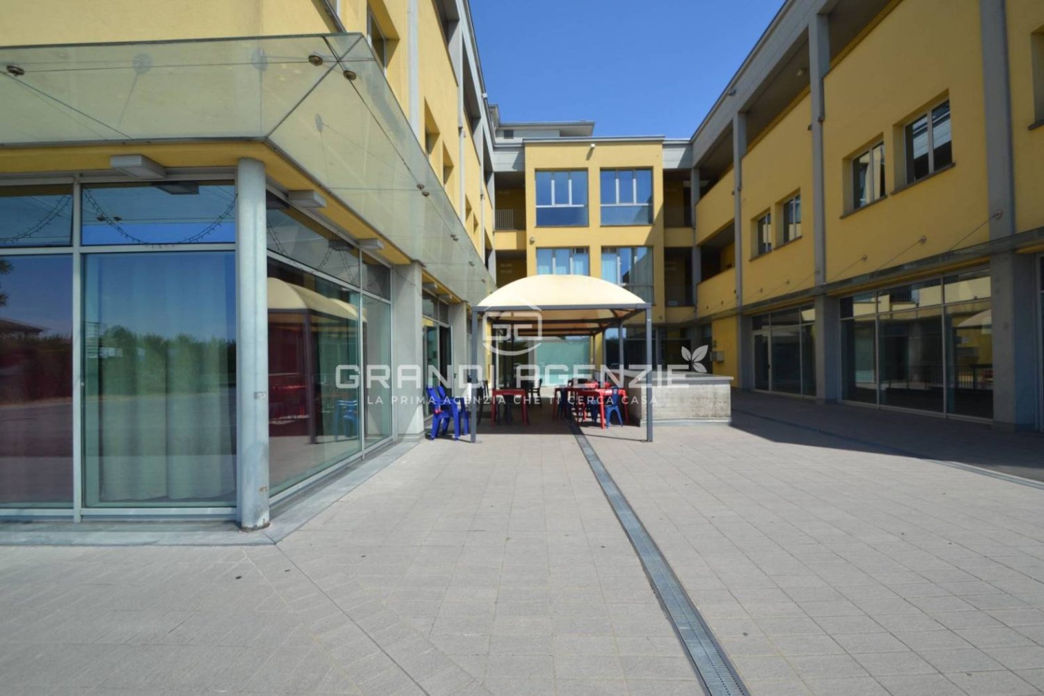 1غرفة عقار تجاري في Parma, Italy رقم 315795