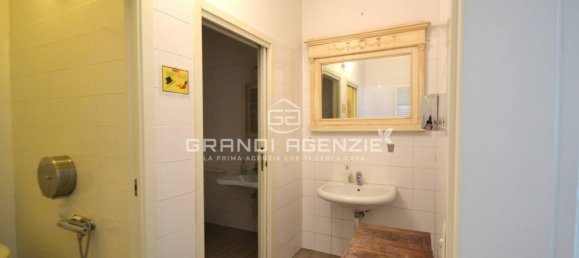 1غرفة عقار تجاري في Parma, Italy رقم 315795 21