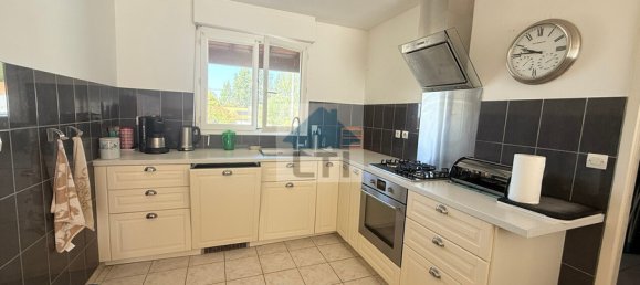 3 bedrooms House in Charente-Maritime, France No. 324114 6