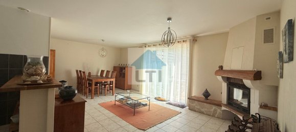 3 bedrooms House in Charente-Maritime, France No. 324114 2