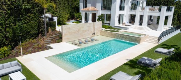 6 bedrooms Villa in Marbella, Spain No. 130969 2