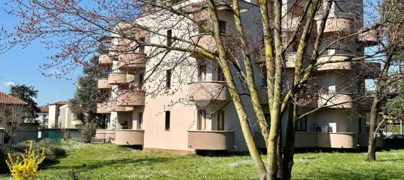 3 rooms Apartment in Treviglio, Italy No. 139110 3