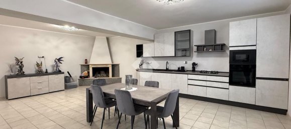 Villa de 3 dormitorios en Genzano di Roma, Italy No. 353011 3