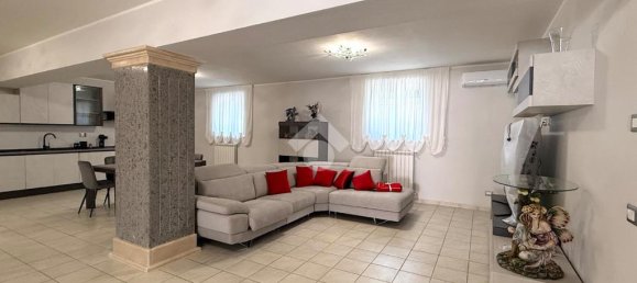 Villa de 3 dormitorios en Genzano di Roma, Italy No. 353011 2