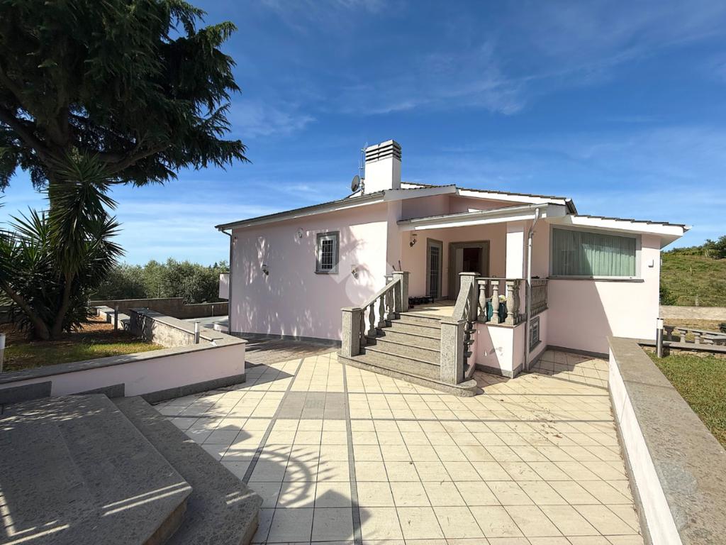 Villa de 3 dormitorios en Genzano di Roma, Italy No. 353011