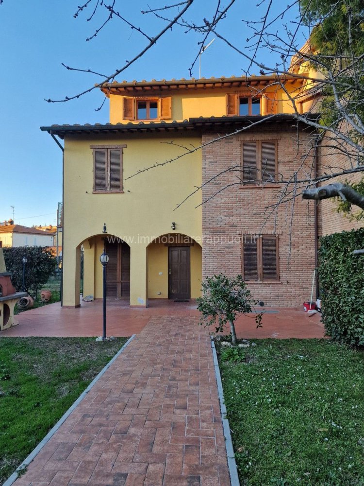 Casa de 4 divisões em Sinalunga, Italy N.º 292348