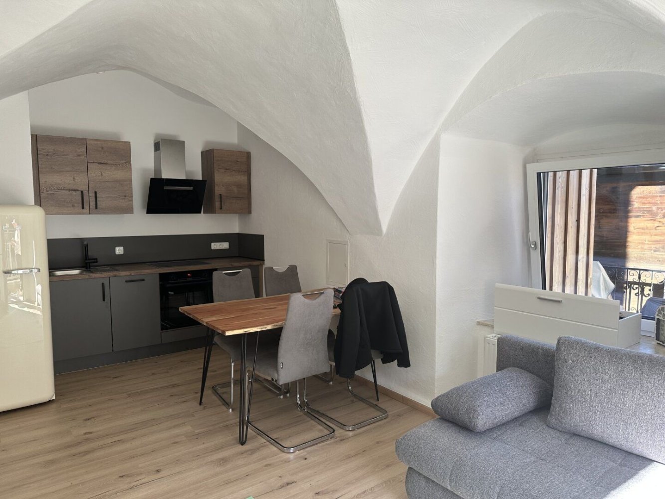 Propiedad comercial en Saalfelden am Steinernen Meer, Austria 75 m² No. 128432