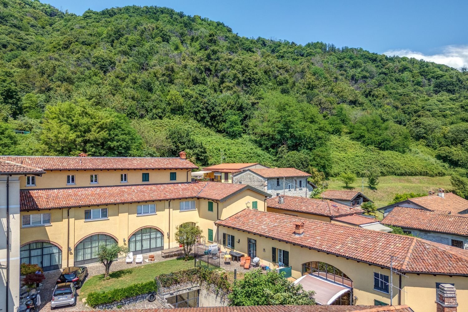 3 rooms Apartment in Como, Italy No. 303437