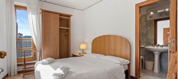 40 rooms House in Passignano sul Trasimeno, Italy No. 57842 25