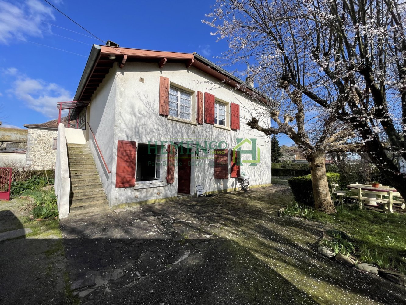 4 bedrooms Townhouse in Saint-Gladie-Arrive-Munein, France No. 101939